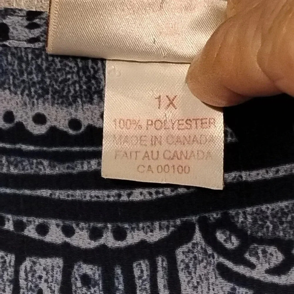 Carroll Reed  Women's Blue & Black Short Sleeve V-Neck Button Down Blouse Size X - Picture 4 of 9